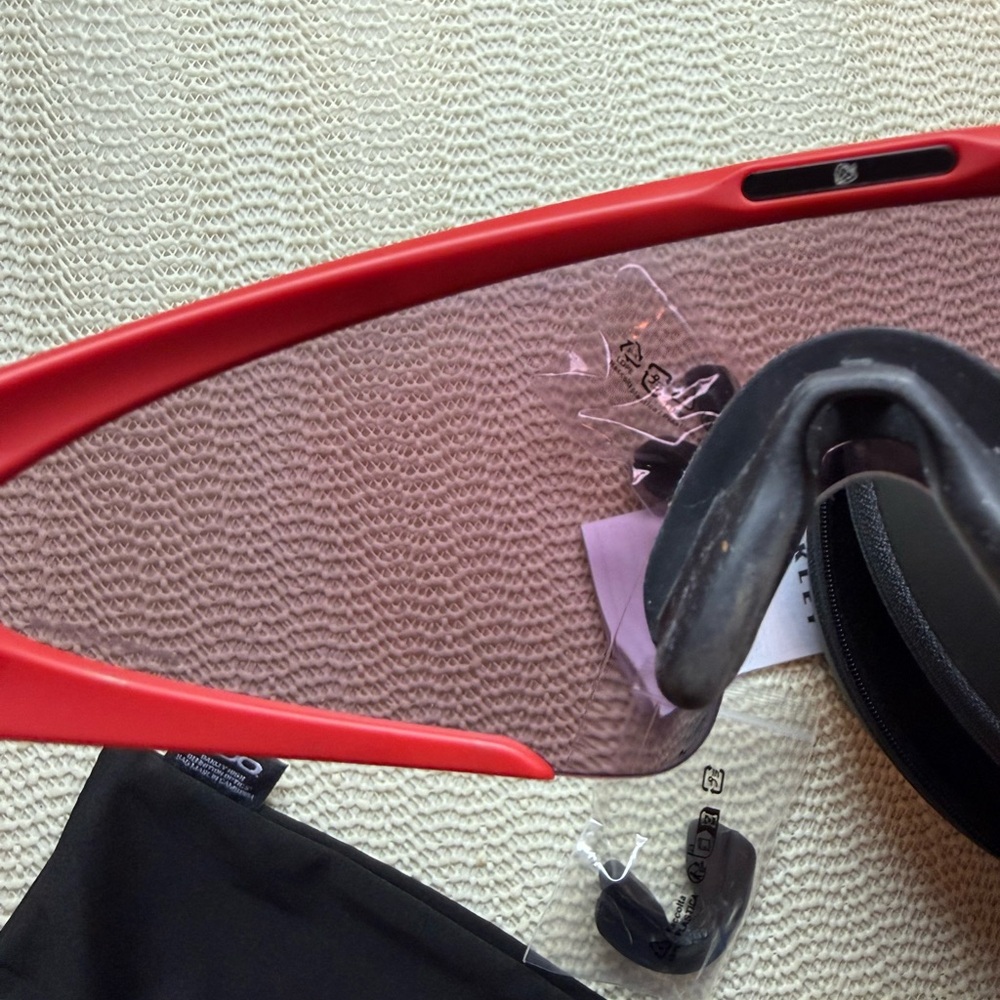 Oakley Men’s
009490 -0440 115 2N ELLIPSE Red and Black Sunglasses Set - Picture 3 of 16
